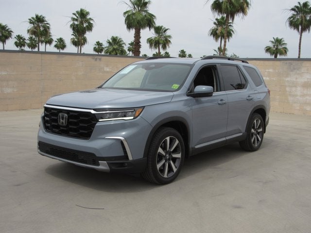 2023 Honda Pilot Touring AWD's photo