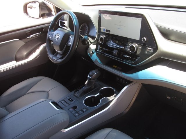 2025 Toyota Highlander XLE