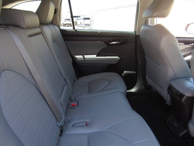 2025 Toyota Highlander XLE