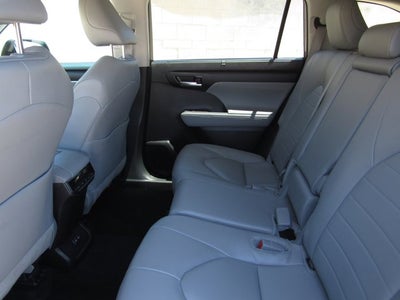 2025 Toyota Highlander XLE
