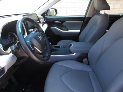 2025 Toyota Highlander XLE