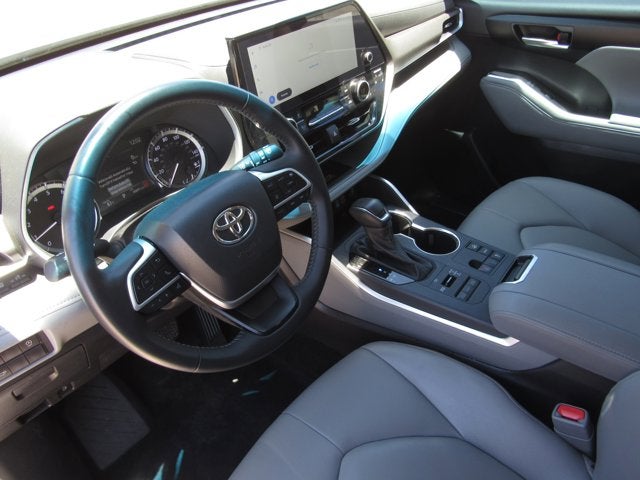 2025 Toyota Highlander XLE