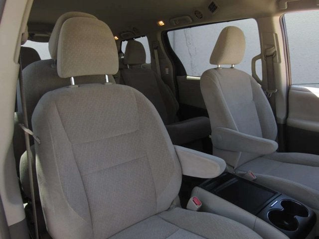 2016 Toyota Sienna LE AAS
