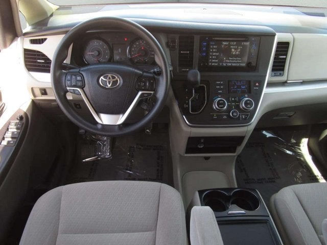 2016 Toyota Sienna LE AAS