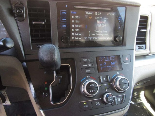 2016 Toyota Sienna LE AAS