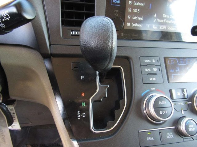 2016 Toyota Sienna LE AAS