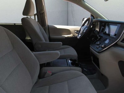 2016 Toyota Sienna LE AAS
