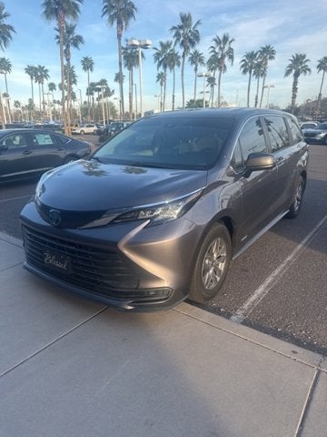 2021 Toyota Sienna LE