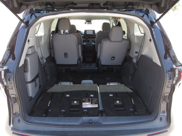 2023 Toyota Sienna LE