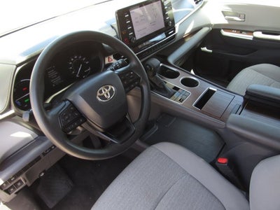 2023 Toyota Sienna LE