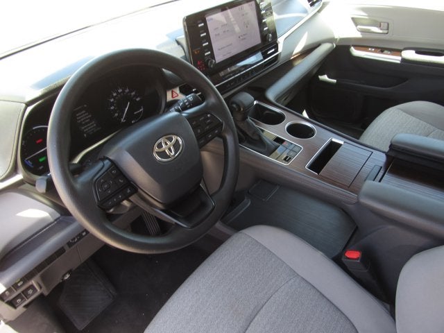 2023 Toyota Sienna LE