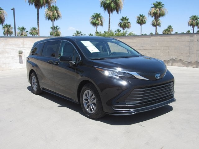 2023 Toyota Sienna LE