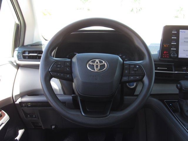 2023 Toyota Sienna LE