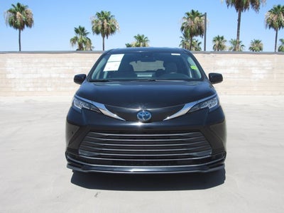 2023 Toyota Sienna LE