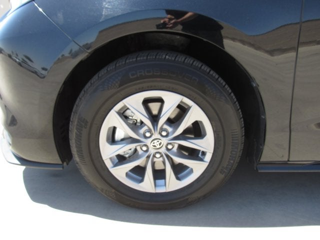 2023 Toyota Sienna LE