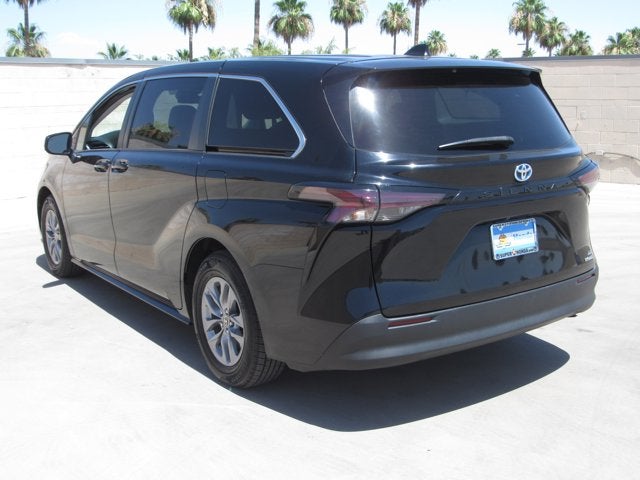 2023 Toyota Sienna LE