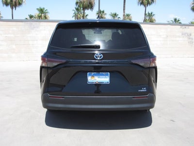 2023 Toyota Sienna LE