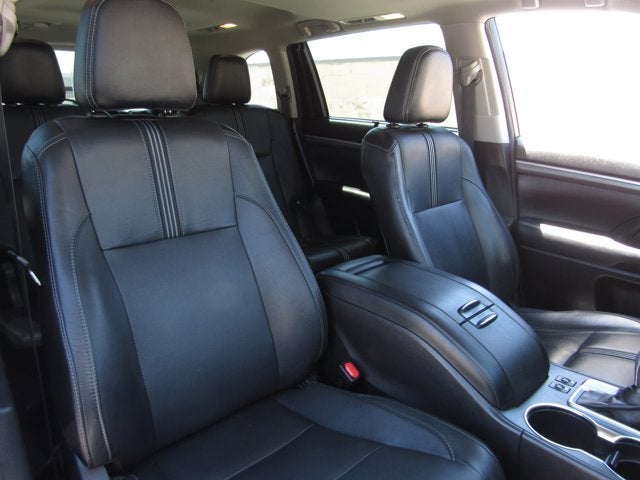 2017 Toyota Highlander SE