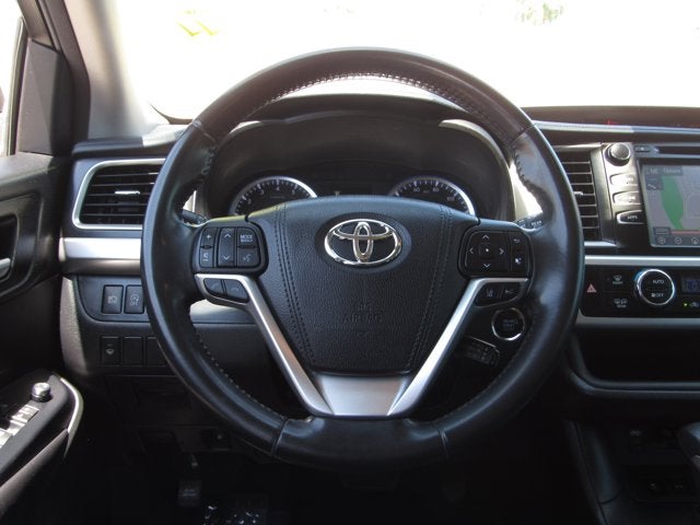 2017 Toyota Highlander SE
