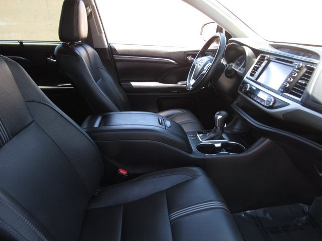2017 Toyota Highlander SE