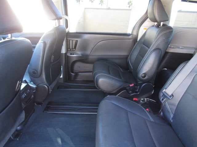 2020 Toyota Sienna SE