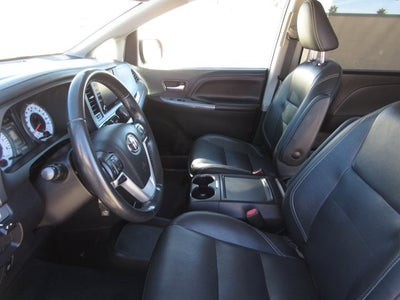 2020 Toyota Sienna SE