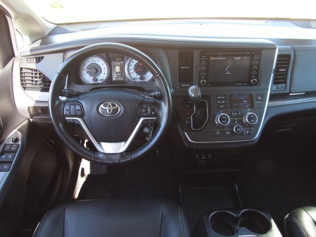 2020 Toyota Sienna SE