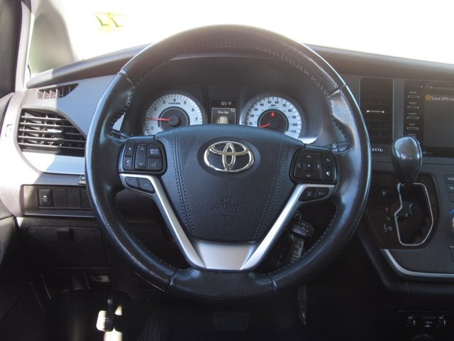 2020 Toyota Sienna SE
