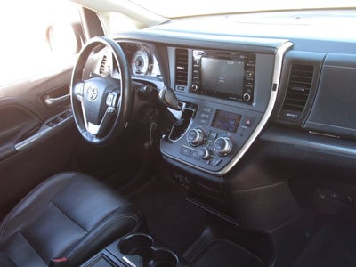 2020 Toyota Sienna SE