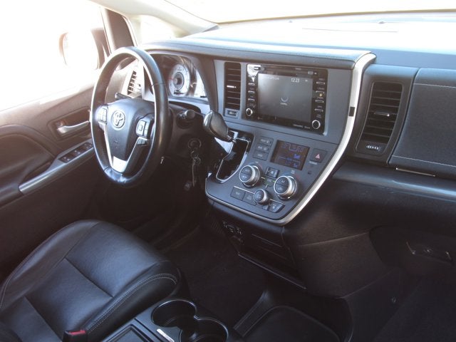 2020 Toyota Sienna SE