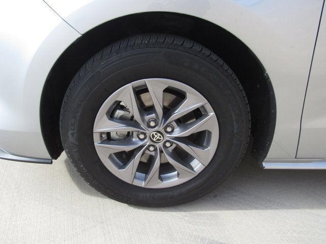 2024 Toyota Sienna XLE