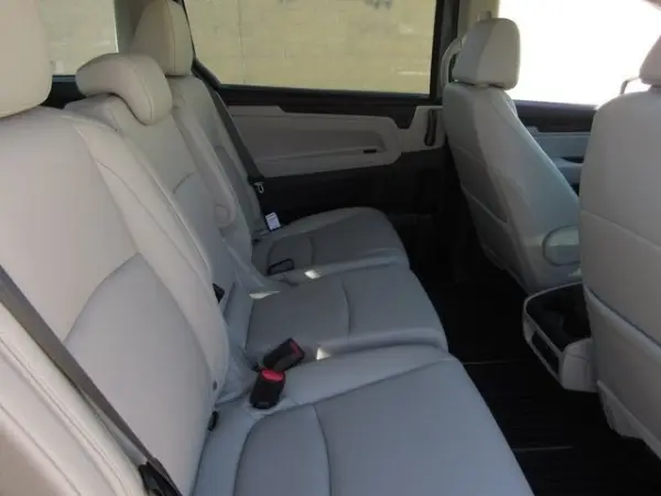 2025 Honda Odyssey Second-Row Seats