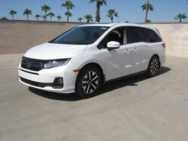 2025 Honda Odyssey front view